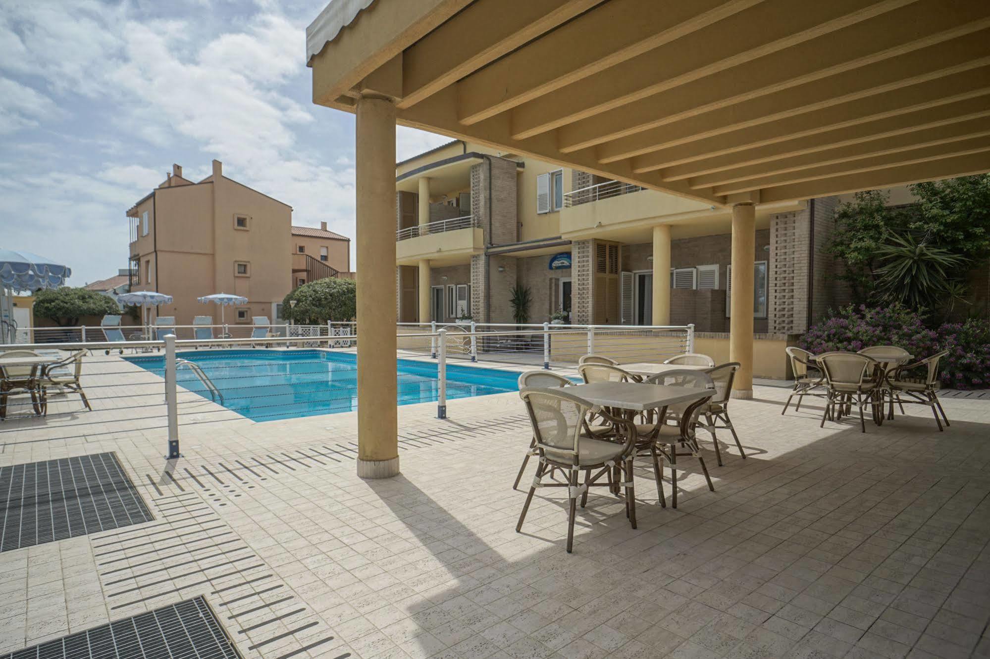 Hotel Residence Il Conero 2 ヌマーナ エクステリア 写真